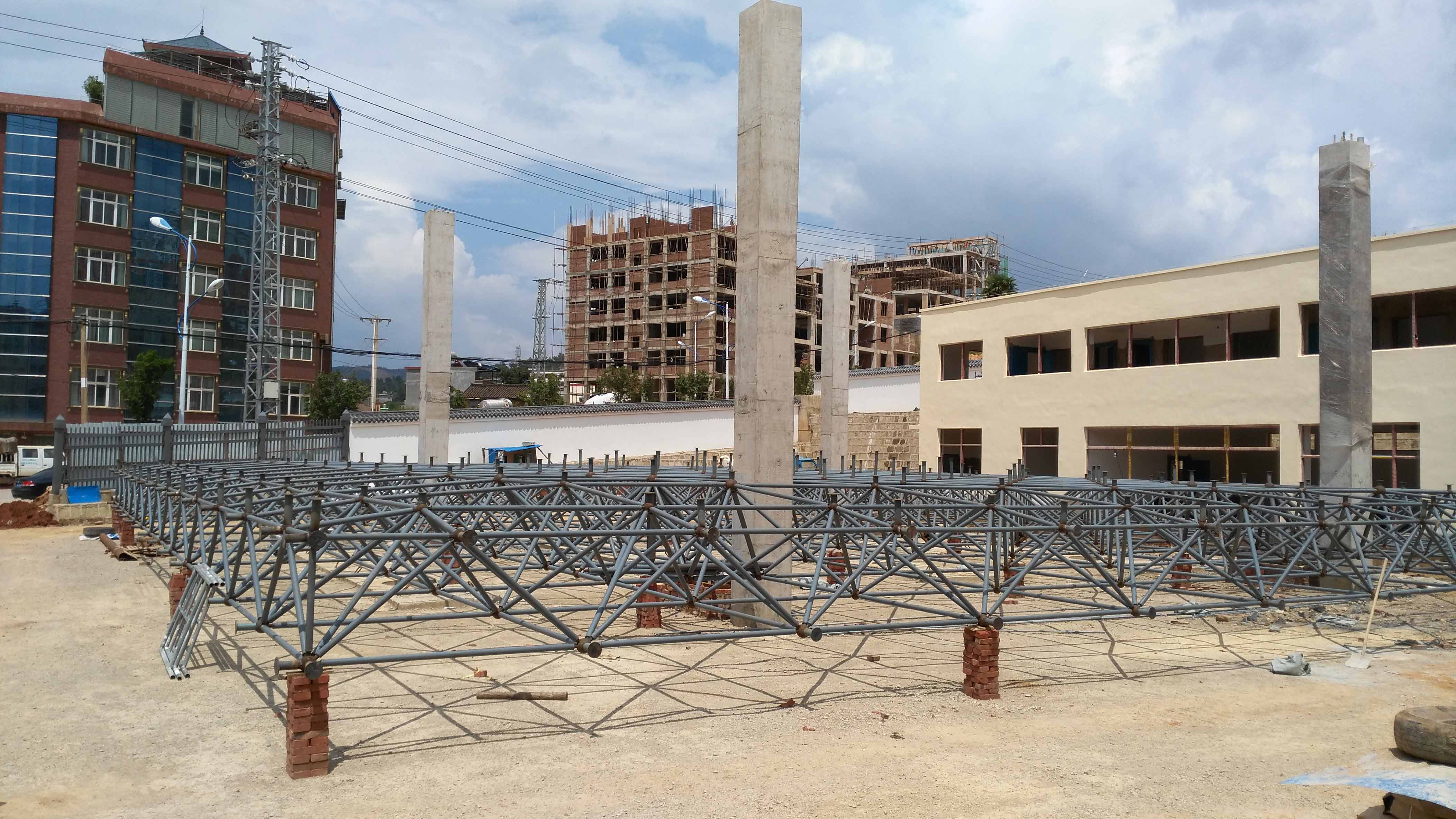 新沂小型加油站网架